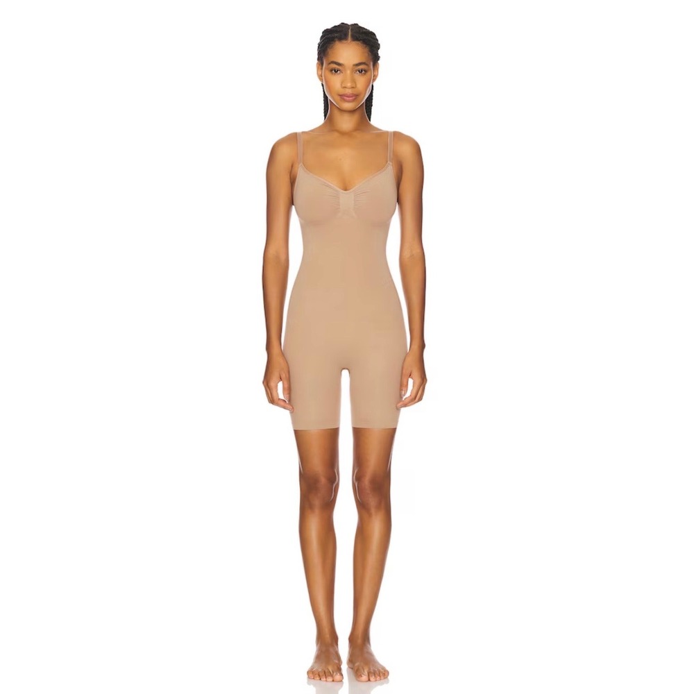 SKIMS‎ Seamless Sculpt Mid-Thigh Bodysuit Womens 3XL Sand Nude Shapewear Ruched
